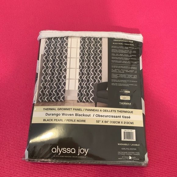 Brand new curtain (52’’ x 84’’) - Picture 1 of 4